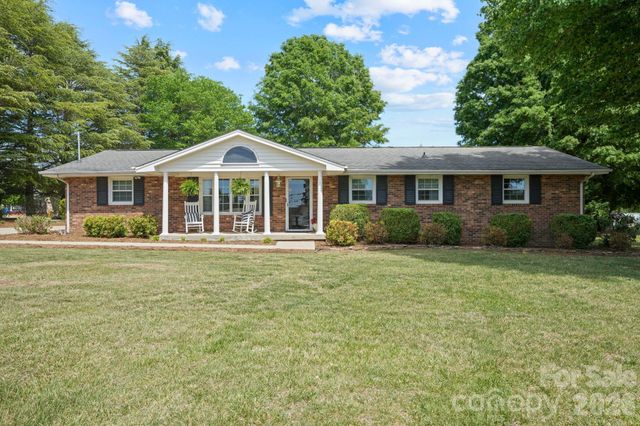 3328 Sulphur Springs Road NE, Hickory, NC 28601
