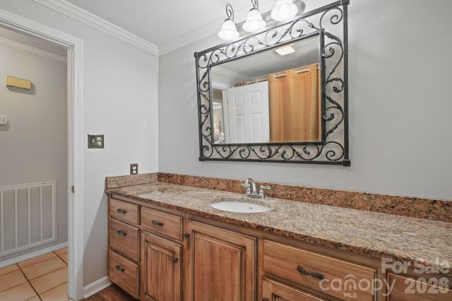 3328 Sulphur Springs Road NE, Hickory, NC 28601