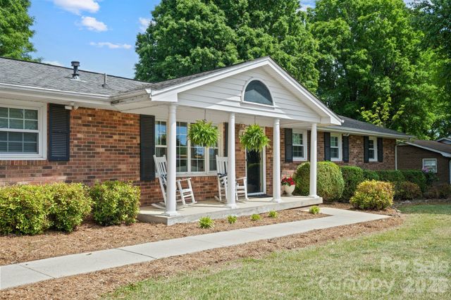 3328 Sulphur Springs Road NE, Hickory, NC 28601