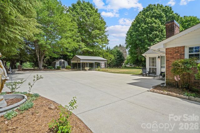 3328 Sulphur Springs Road NE, Hickory, NC 28601