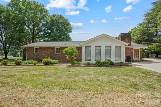 3328 Sulphur Springs Road NE, Hickory, NC 28601