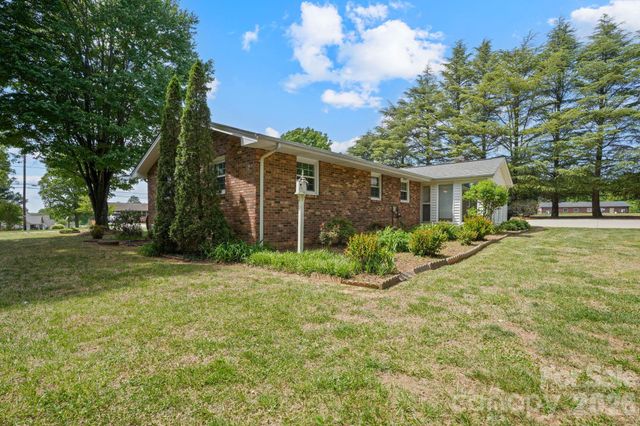3328 Sulphur Springs Road NE, Hickory, NC 28601