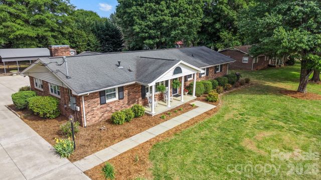 3328 Sulphur Springs Road NE, Hickory, NC 28601