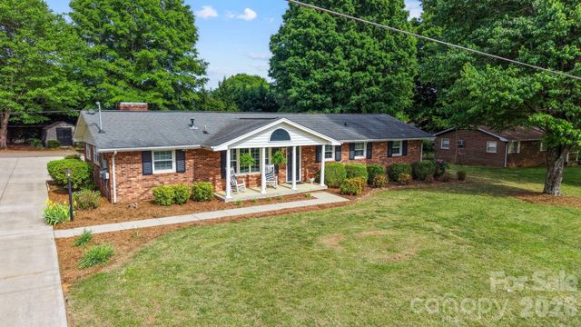 3328 Sulphur Springs Road NE, Hickory, NC 28601