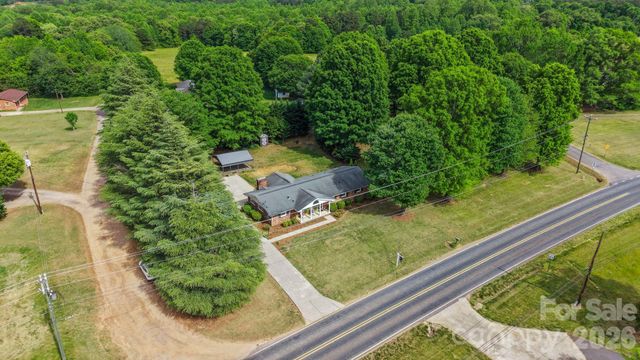 3328 Sulphur Springs Road NE, Hickory, NC 28601