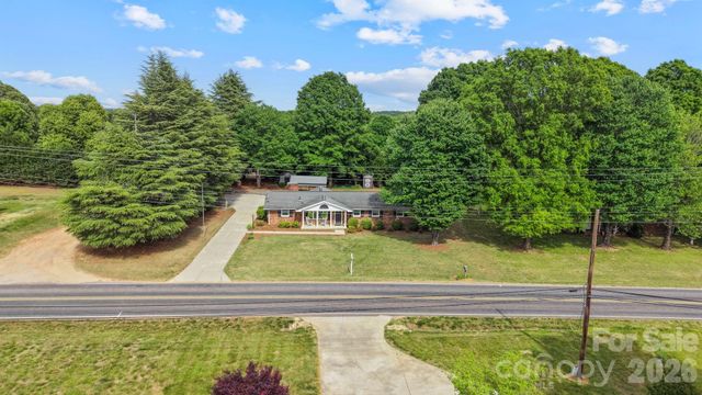 3328 Sulphur Springs Road NE, Hickory, NC 28601