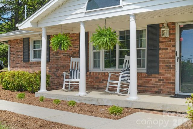 3328 Sulphur Springs Road NE, Hickory, NC 28601
