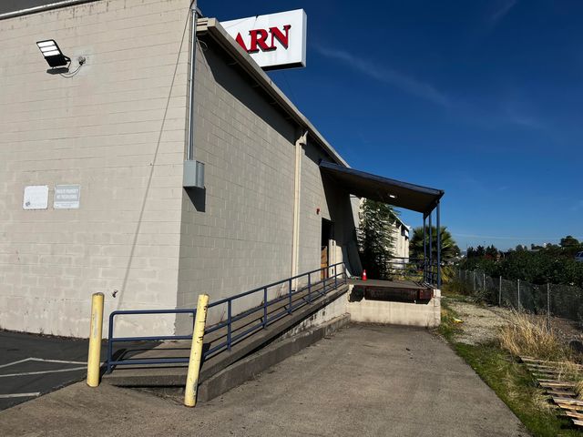 2627 Bechelli Lane, Redding, CA 96002