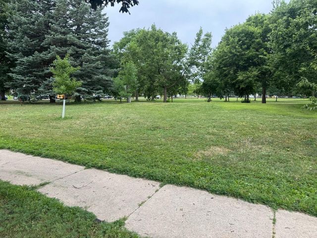 734 Hamline Avenue N, Saint Paul, MN 55104