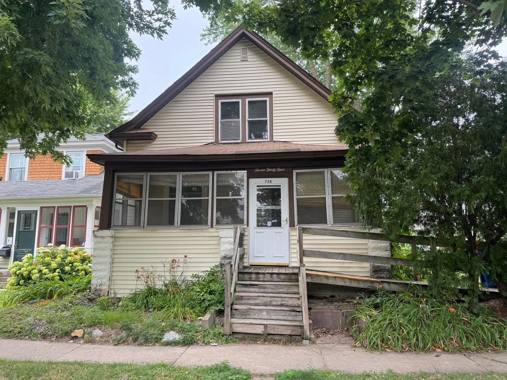 734 Hamline Avenue N, Saint Paul, MN 55104