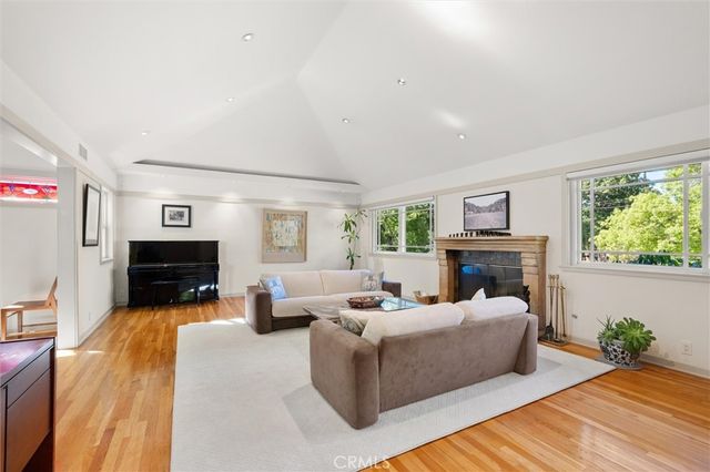 632 S. Grand Avenue, Pasadena, CA 91105