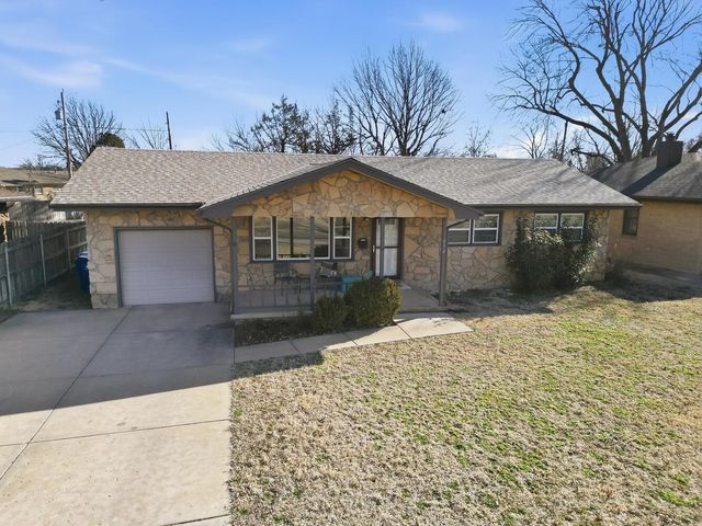 654 N Burns Ave, Valley Center, KS 67147