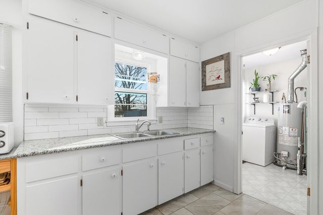 654 N Burns Ave, Valley Center, KS 67147