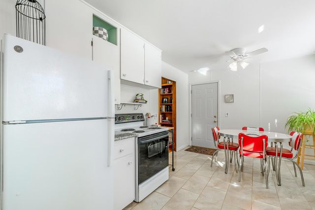 654 N Burns Ave, Valley Center, KS 67147