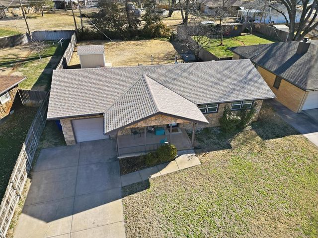 654 N Burns Ave, Valley Center, KS 67147