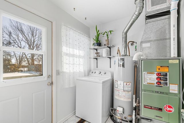 654 N Burns Ave, Valley Center, KS 67147