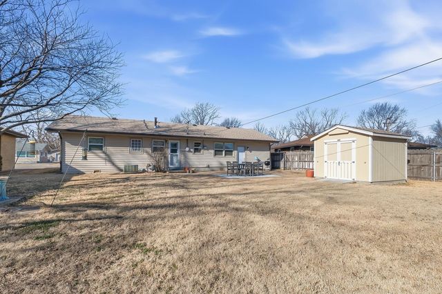 654 N Burns Ave, Valley Center, KS 67147