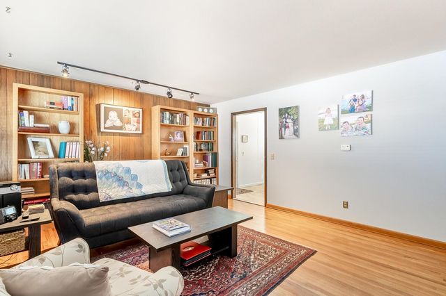 654 N Burns Ave, Valley Center, KS 67147