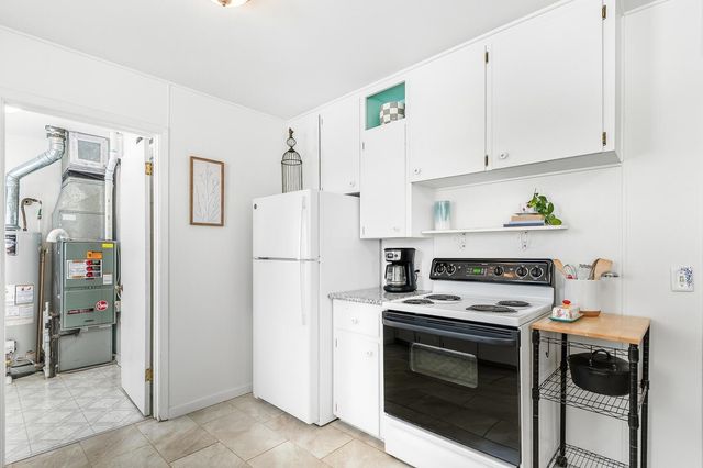 654 N Burns Ave, Valley Center, KS 67147