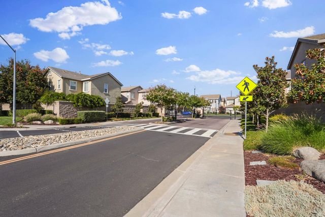 5305 Cottage Cove Dr, Riverbank, CA 95367