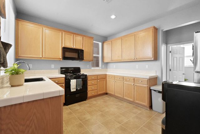 5305 Cottage Cove Dr, Riverbank, CA 95367