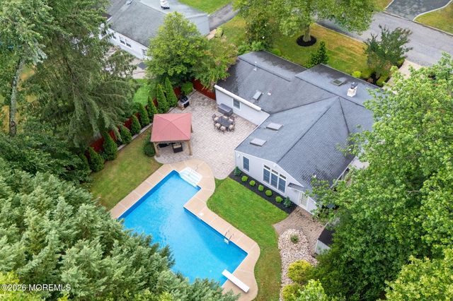 24 Village Lane, Middletown, NJ 07748
