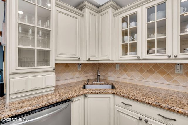 24 Village Lane, Middletown, NJ 07748