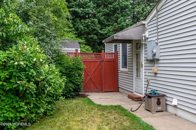 24 Village Lane, Middletown, NJ 07748