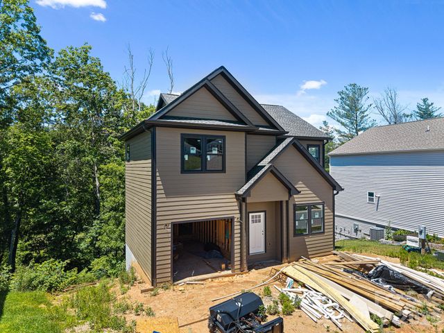 914 Newport Court, Asheville, NC 28806