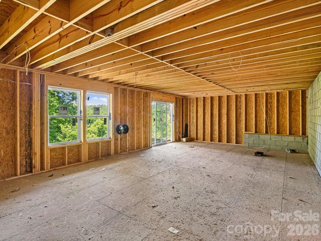 914 Newport Court, Asheville, NC 28806