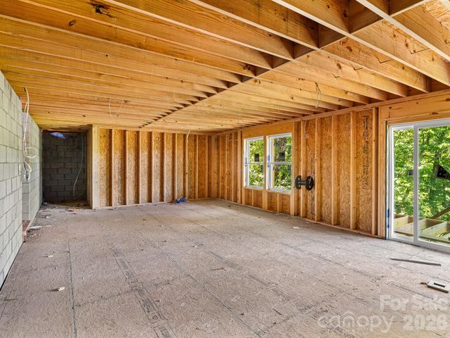 914 Newport Court, Asheville, NC 28806