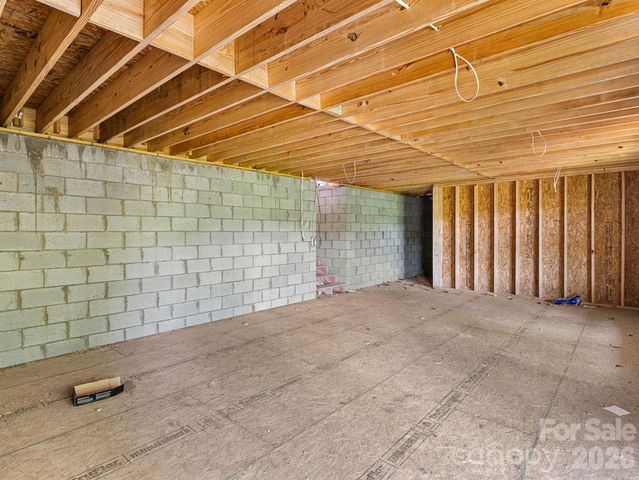 914 Newport Court, Asheville, NC 28806
