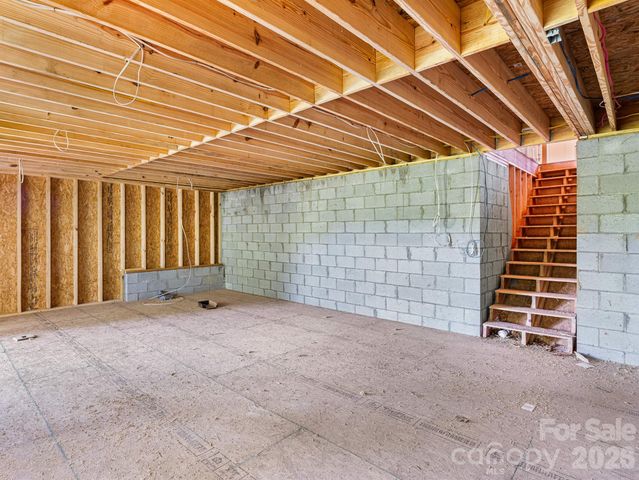 914 Newport Court, Asheville, NC 28806