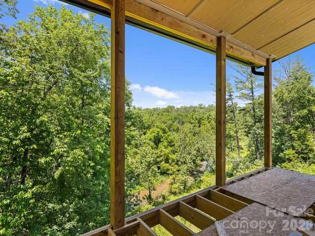 914 Newport Court, Asheville, NC 28806