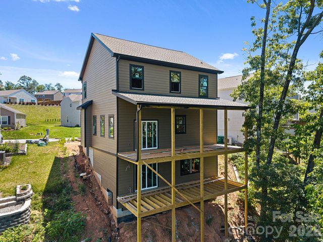 914 Newport Court, Asheville, NC 28806
