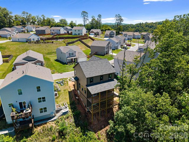 914 Newport Court, Asheville, NC 28806