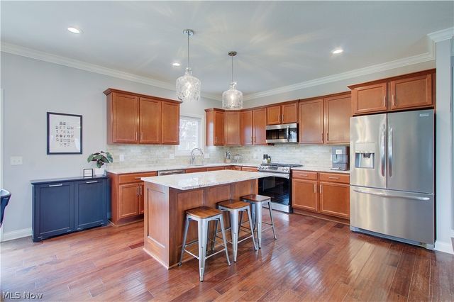 2594 Carlton Street NW, North Canton, OH 44720