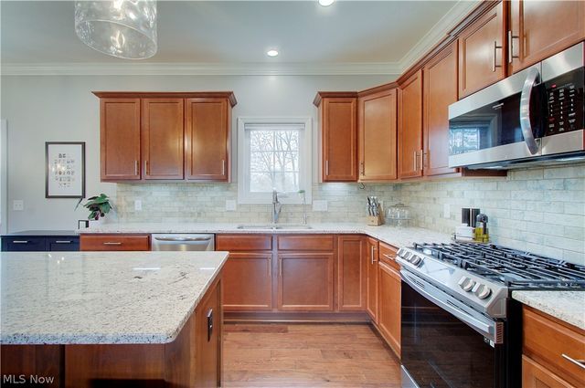 2594 Carlton Street NW, North Canton, OH 44720