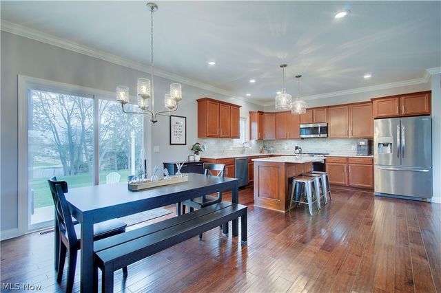 2594 Carlton Street NW, North Canton, OH 44720