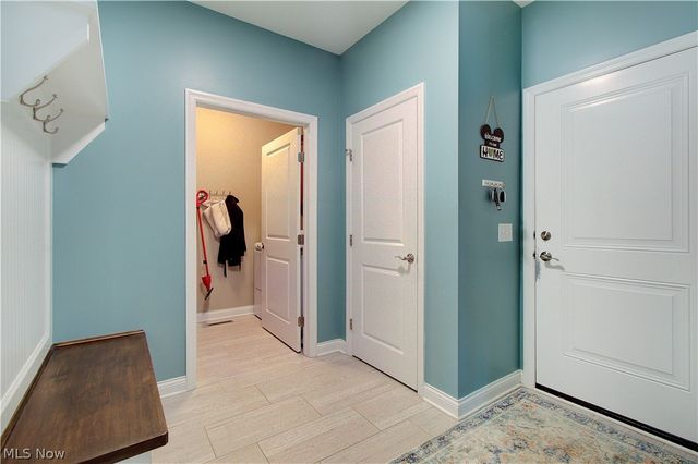 2594 Carlton Street NW, North Canton, OH 44720