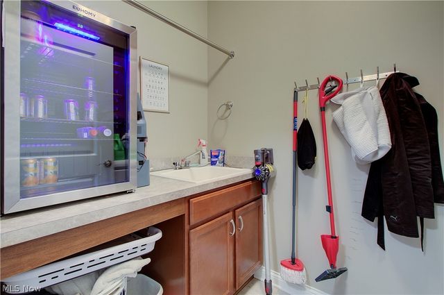 2594 Carlton Street NW, North Canton, OH 44720