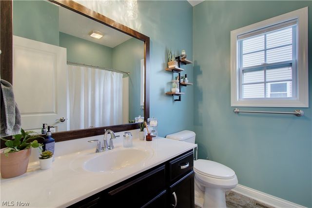 2594 Carlton Street NW, North Canton, OH 44720