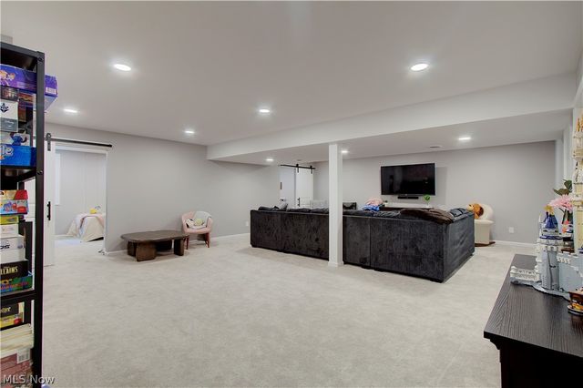 2594 Carlton Street NW, North Canton, OH 44720