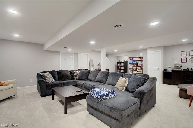 2594 Carlton Street NW, North Canton, OH 44720