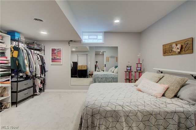 2594 Carlton Street NW, North Canton, OH 44720