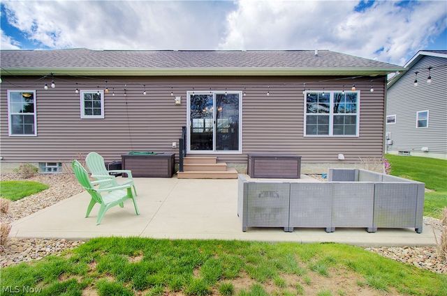 2594 Carlton Street NW, North Canton, OH 44720