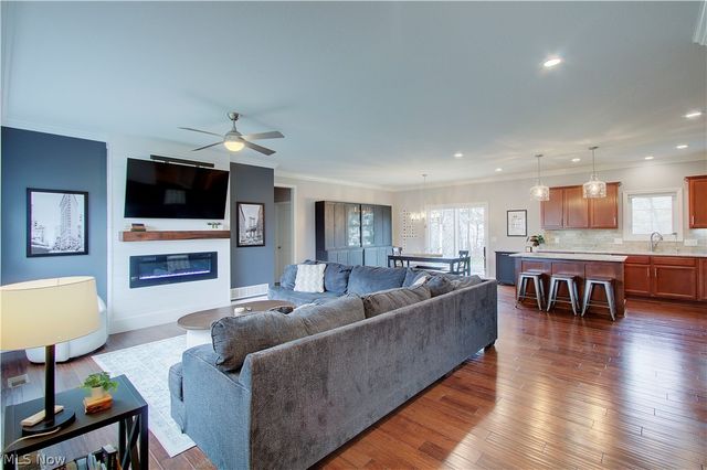 2594 Carlton Street NW, North Canton, OH 44720