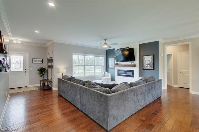 2594 Carlton Street NW, North Canton, OH 44720