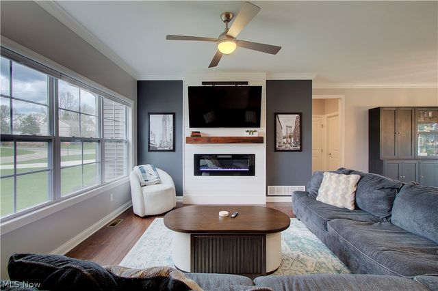 2594 Carlton Street NW, North Canton, OH 44720