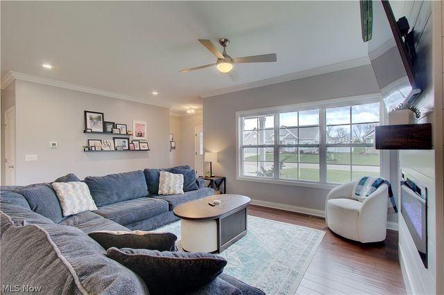 2594 Carlton Street NW, North Canton, OH 44720